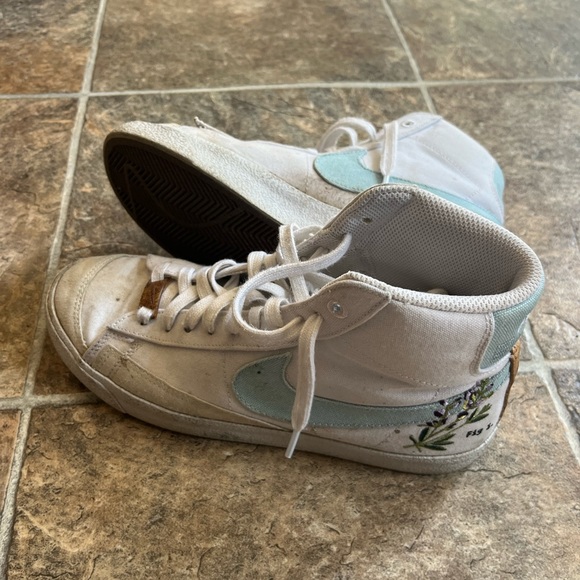 Nike Blazers - Picture 1 of 5